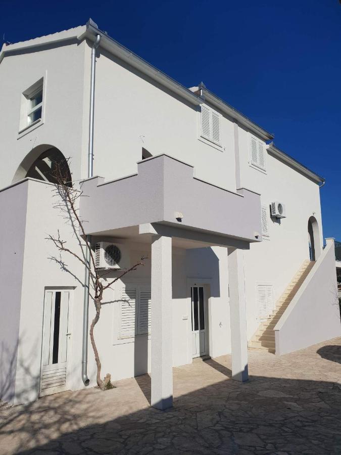 Apartment Pralija *