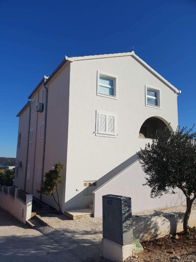 Apartment Pralija